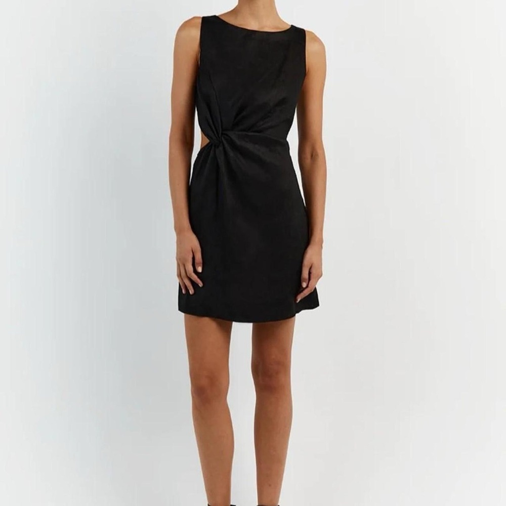 DISSH LEILANI BLACK LINEN MINI DRESS - 6/BLACK
BRAND NEW W TAGS